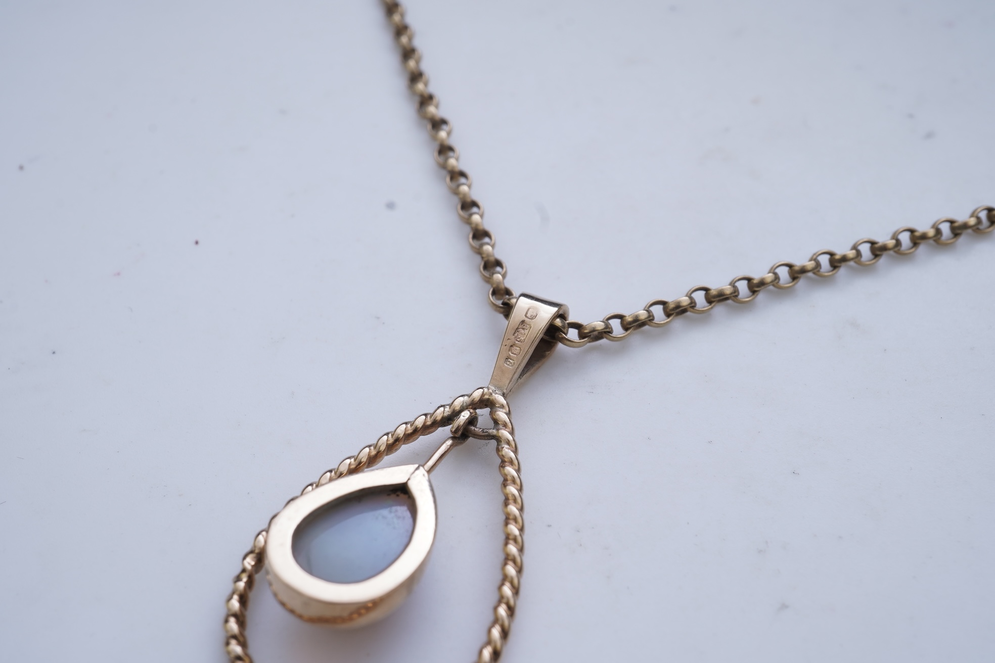 An opal pendant necklace